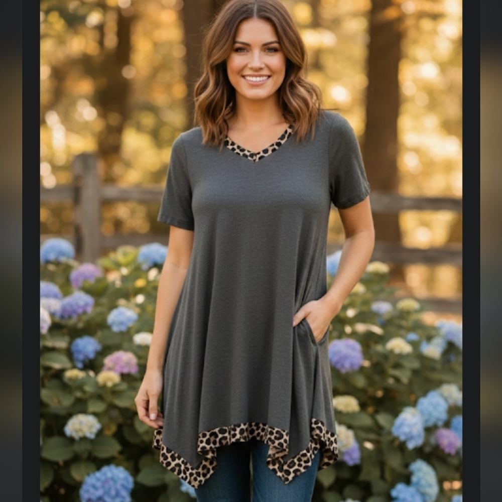 🌟NWT Gray Leopard Print Top